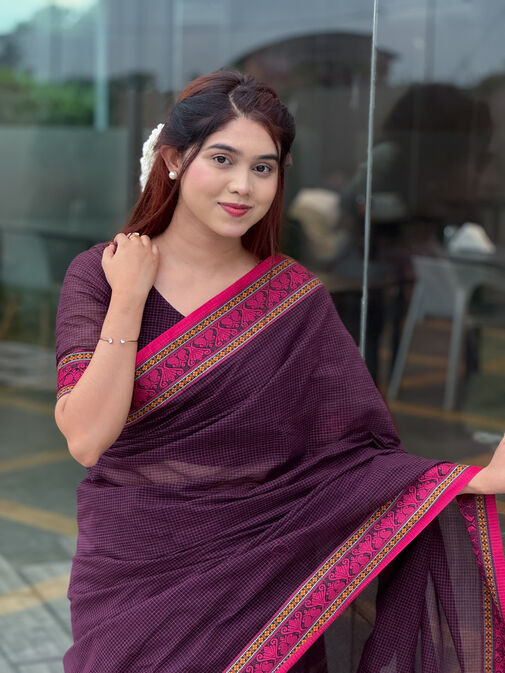 নকশি পার গ্রামিন চেক শাড়ি